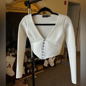 Pretty little thing long sleeve top in white - size US 4